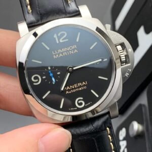 Alternative view of Panerai_45